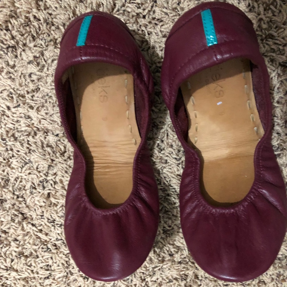 Burgundy Tieks! Size 9